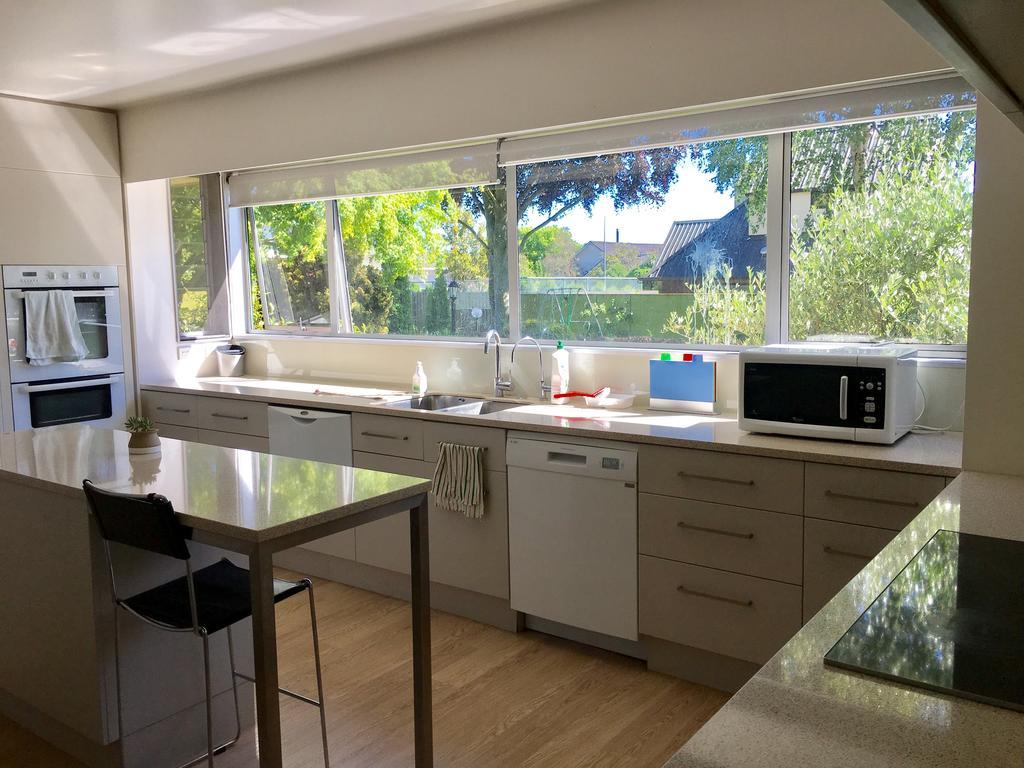 Gumtree Lodge Bed & Breakfast Christchurch Exterior photo